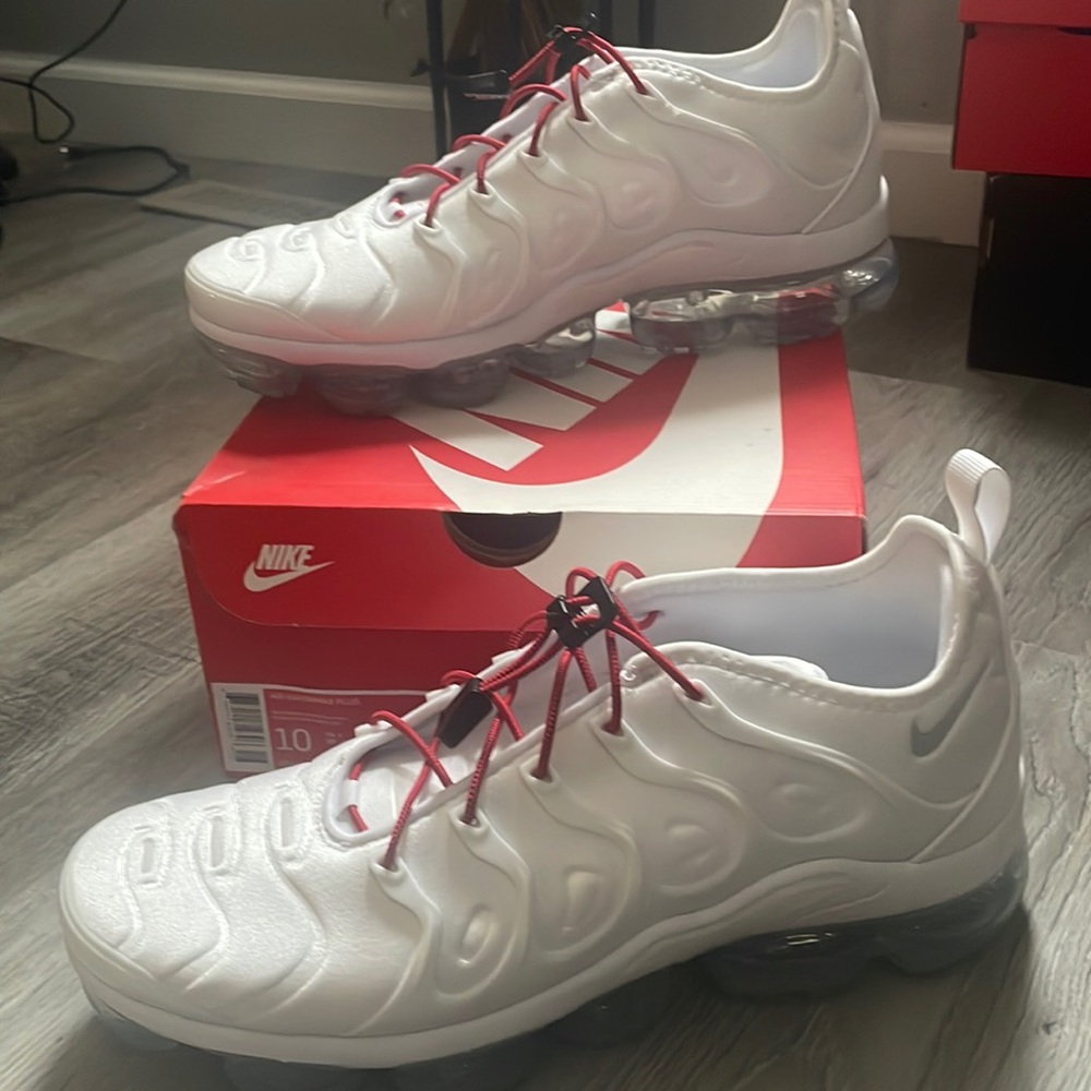 NWOT Nike Air Vapormax Plus